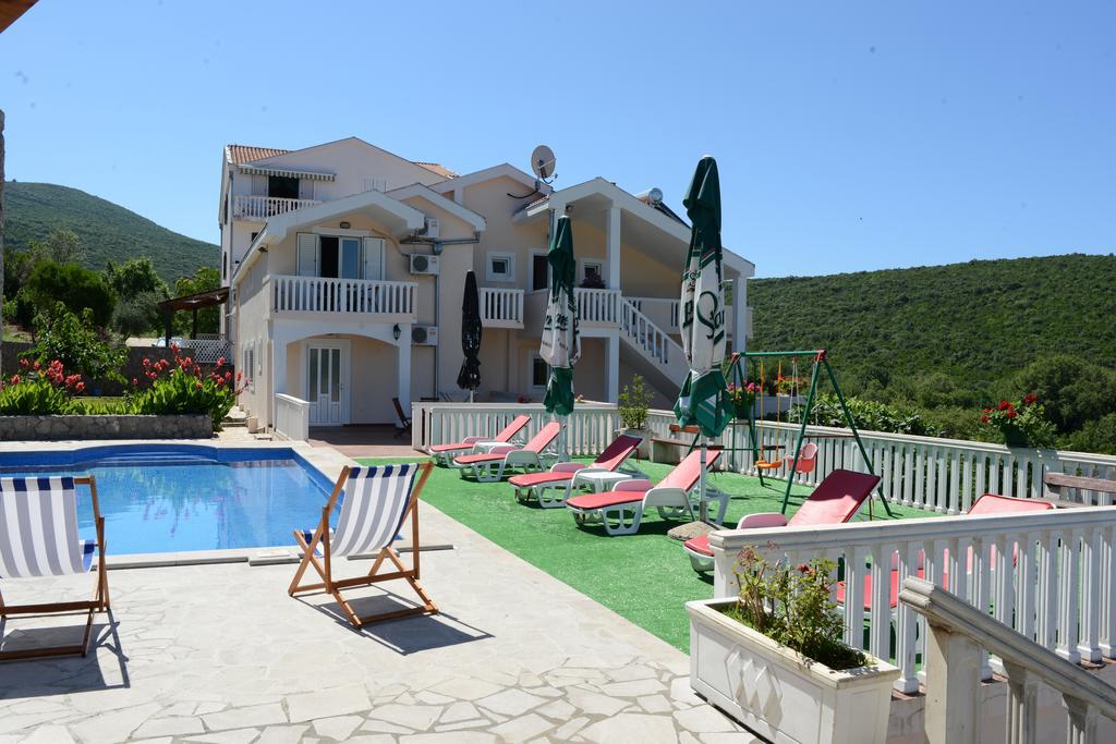 Apartments Vila Lazarevic Tivat Luaran gambar