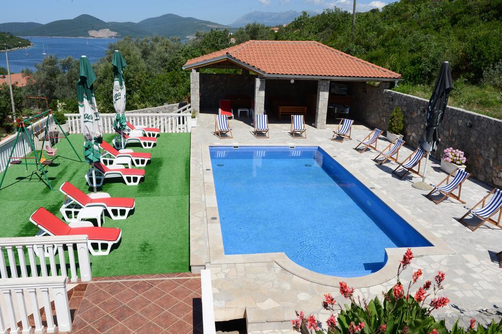 Apartments Vila Lazarevic Tivat Luaran gambar