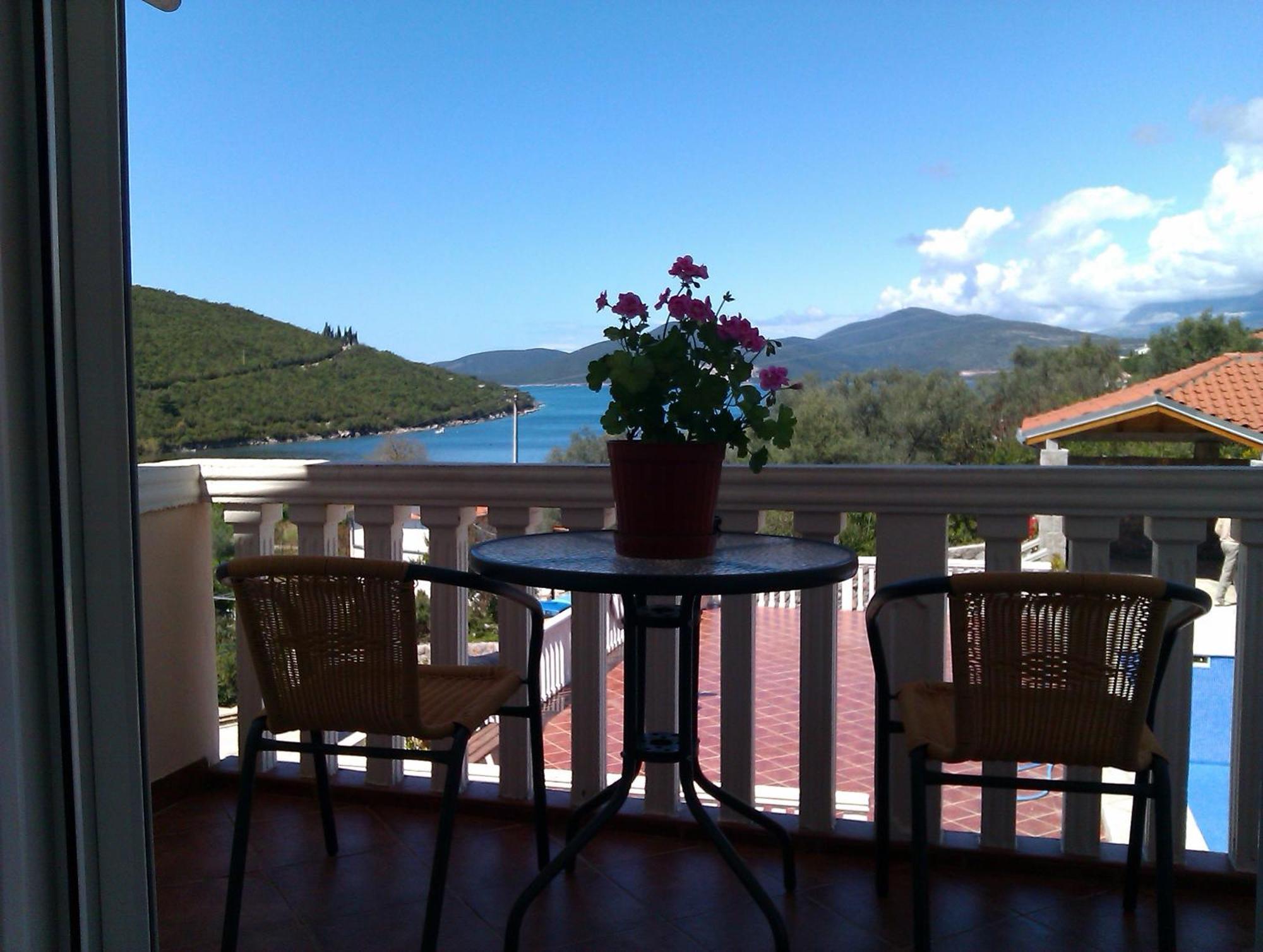 Apartments Vila Lazarevic Tivat Luaran gambar