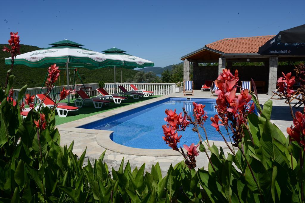 Apartments Vila Lazarevic Tivat Luaran gambar
