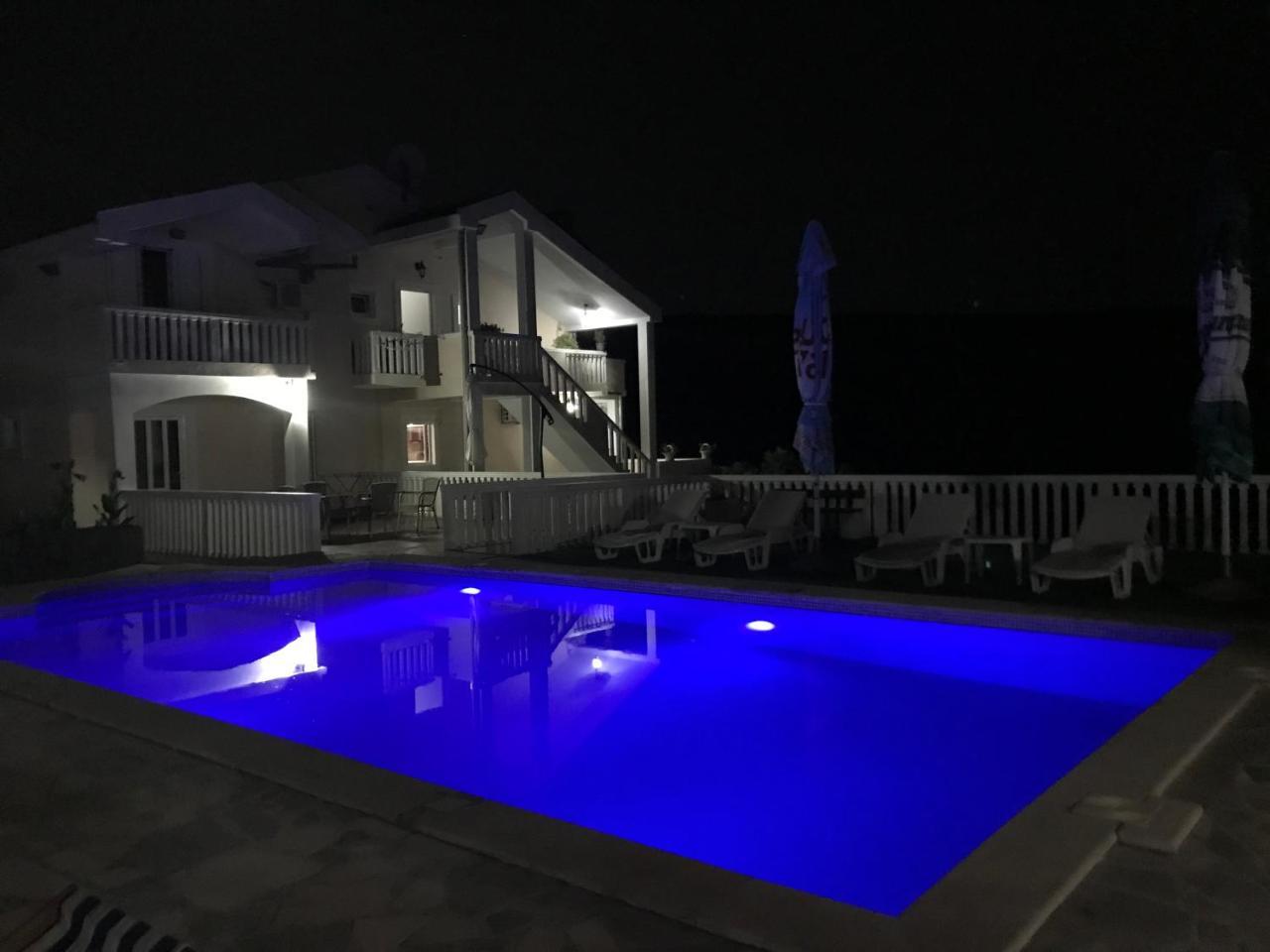 Apartments Vila Lazarevic Tivat Luaran gambar
