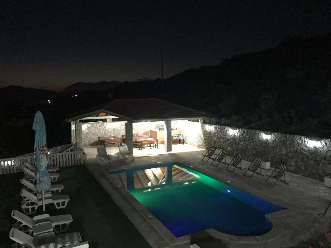 Apartments Vila Lazarevic Tivat Luaran gambar