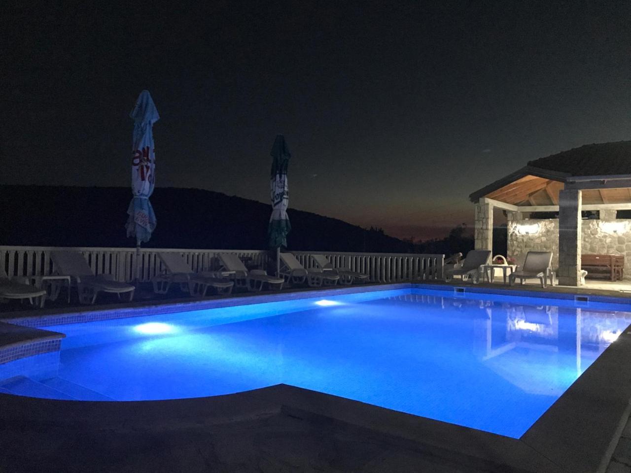 Apartments Vila Lazarevic Tivat Luaran gambar