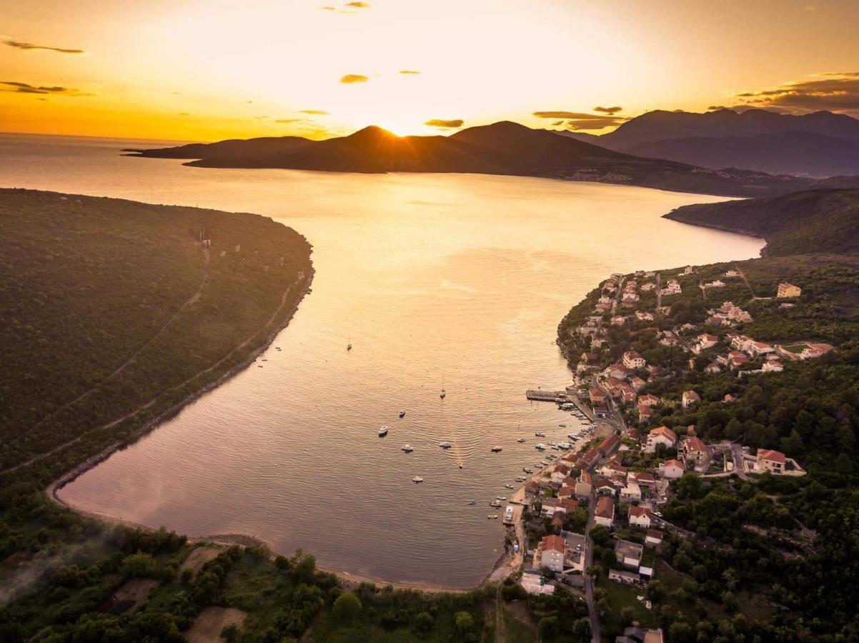 Apartments Vila Lazarevic Tivat Luaran gambar